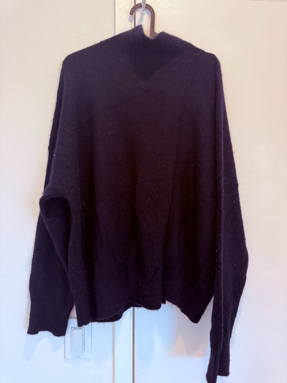 Vince Black Wool-Cashmere Relaxed-Fit Turtleneck Sweater — Size XL